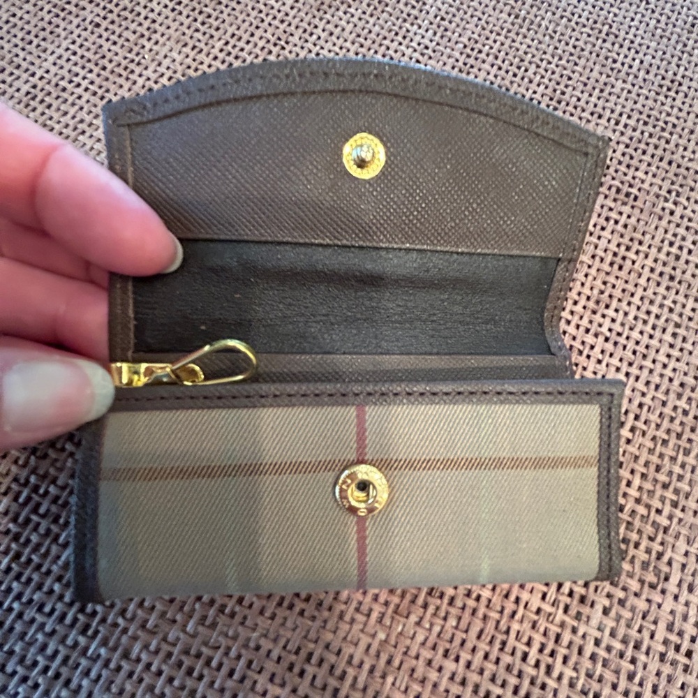 EUC Burberrys Key Wallet/Key Holder - Picture 3 of 12